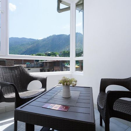 Hotel Kullu Valley Bagian luar foto