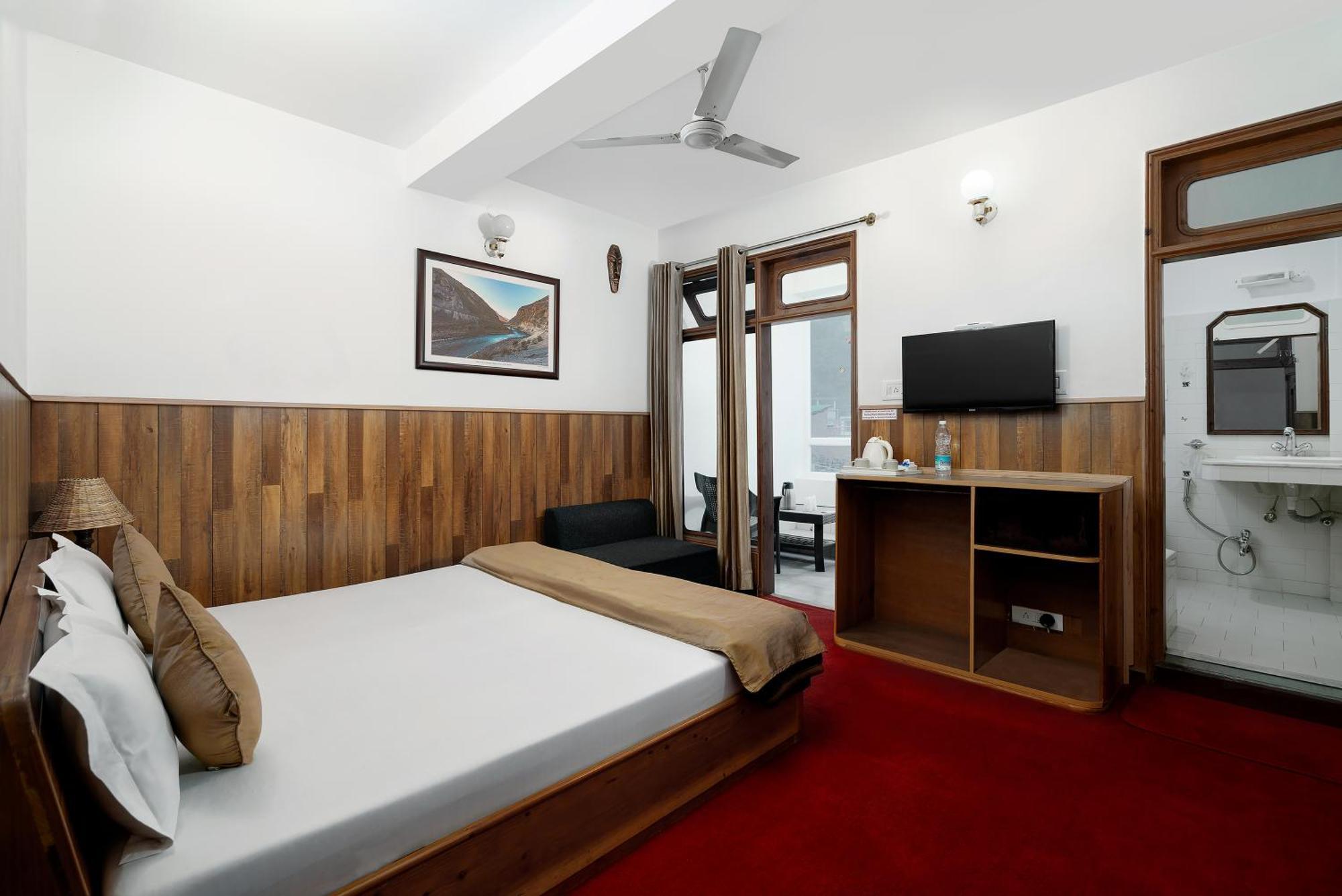 Hotel Kullu Valley Bagian luar foto