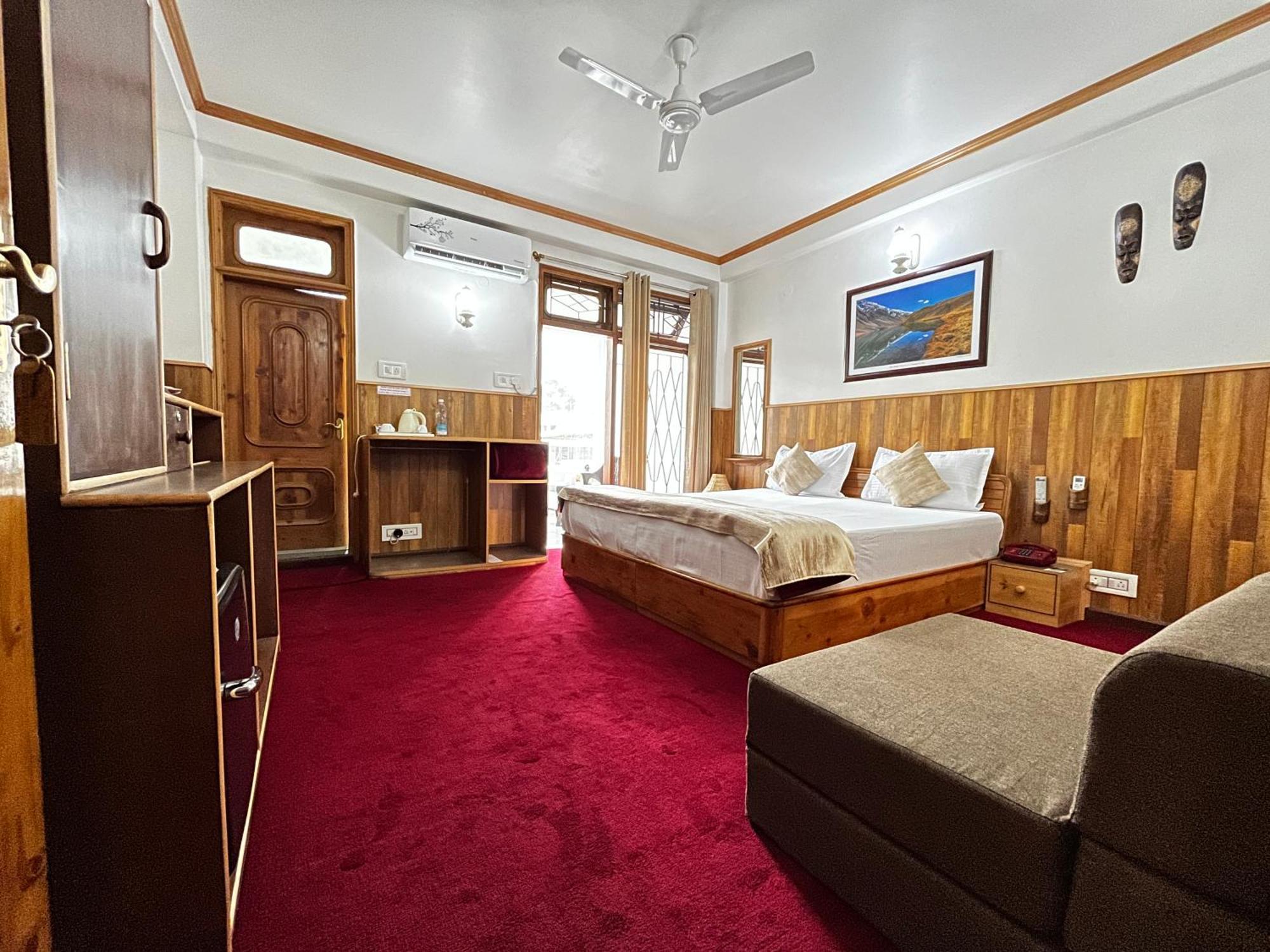 Hotel Kullu Valley Bagian luar foto