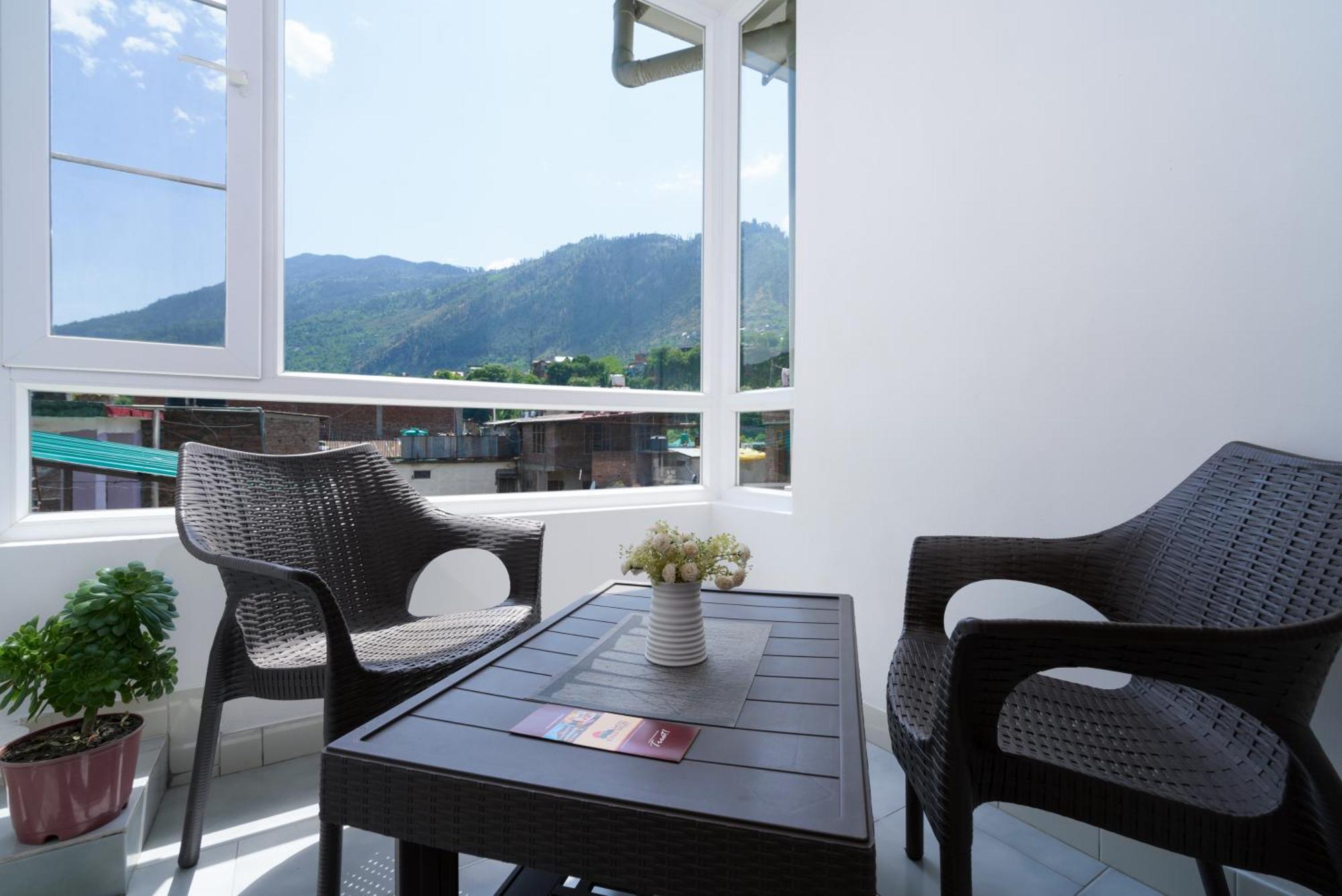 Hotel Kullu Valley Bagian luar foto